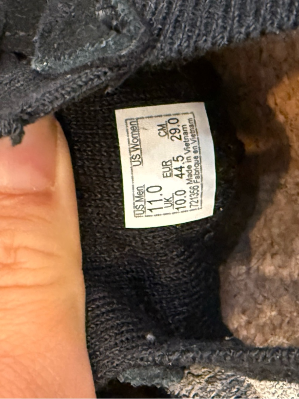 Vans UltraRange 2.0 Shoe in Black and Grey, gum colored details - Picture 5 of 6